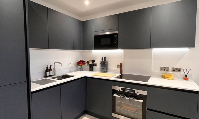 Childs Hill Apartment | Modern 1BR Apartment Steps from Hampstead Heath