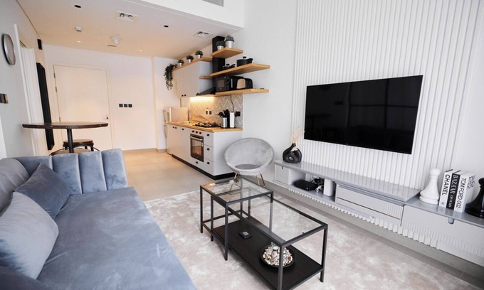 Al Quoz Apartment | Stylish 1BR Apt in Dubai Hills