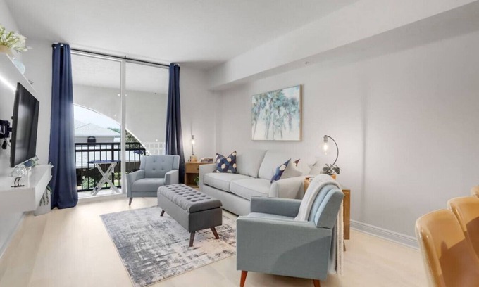 Boynton Beach Apartment | Stylish 1BR Condo with Rooftop Pool Steps from the Beach