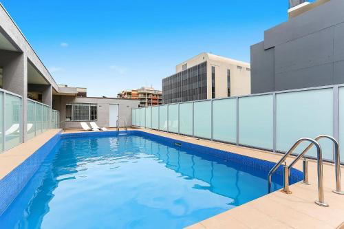 Bondi Junction Apartment | Trendy 1BR Retreat with Pool in Bondi Junction