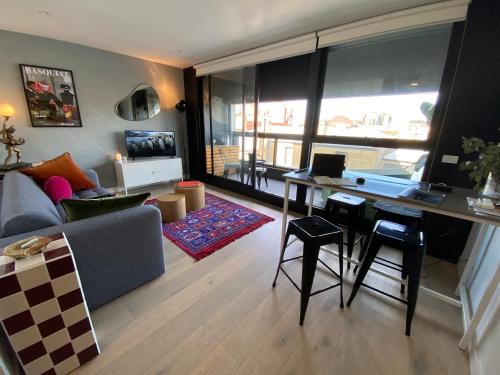 Fitzroy Apartment | Trendy Fitzroy: Stylish 1BR Retreat in the Heart of It All