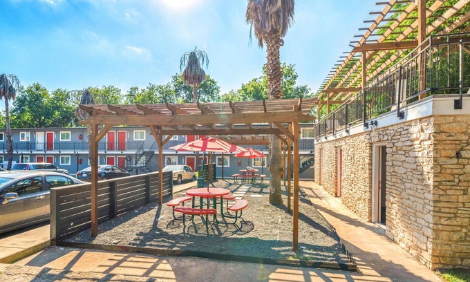 Brentwood Apartment | Stylish 1BR Near UT with Breakfast & Family-Friendly Vibes