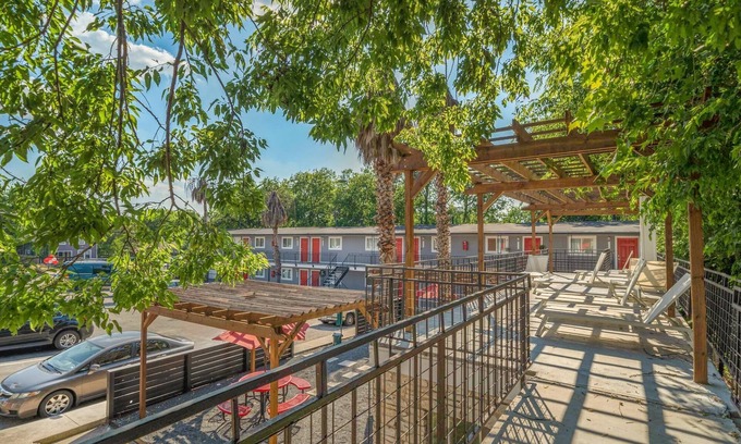 Brentwood Apartment | Budget-Friendly 1BR Retreat Near UT with Breakfast