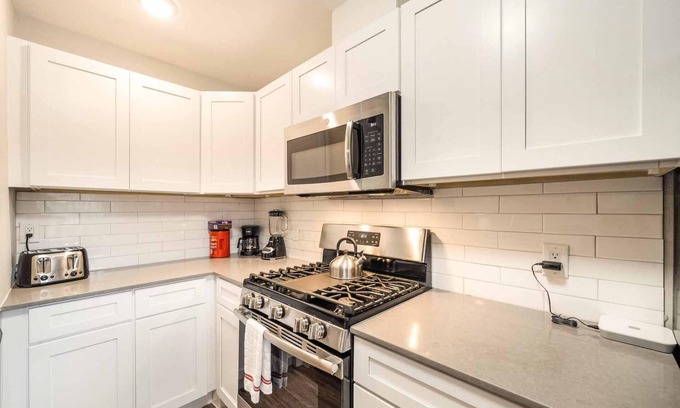 Highland Apartment | Chic 1BR Retreat Near UT with Breakfast & Family Perks