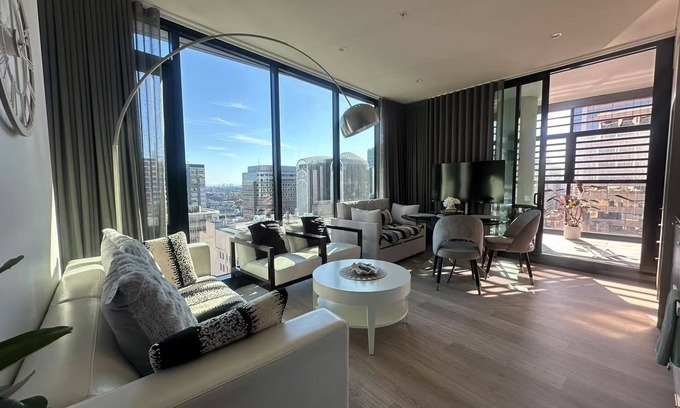 Sydney Central Business District Apartment | Stylish 1BR suite with City-view & Balcony