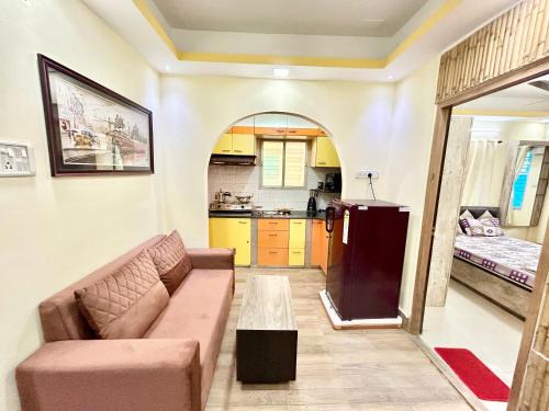 Tollygunge Apartment | Modern 1RK Serviced Apartment with Breakfast & Pet-Friendly
