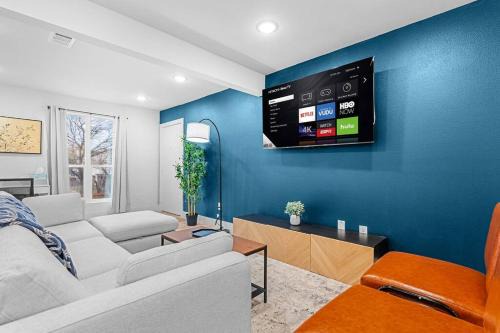 Old East Dallas House | Modern 2-Bed Retreat Near Downtown with Free Parking