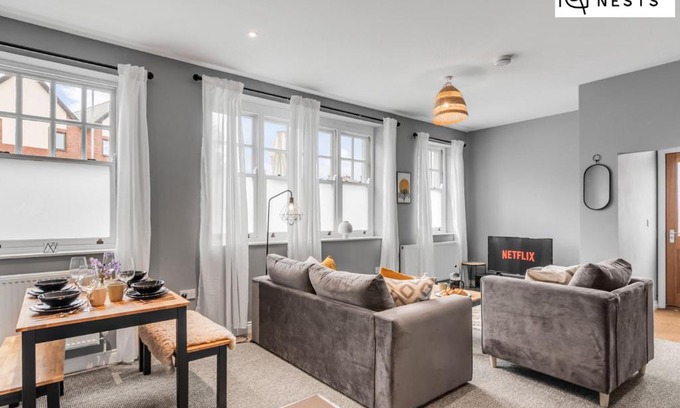 Norwich Apartment | Comfortable Contractor Pad with Off-Road Parking for 5