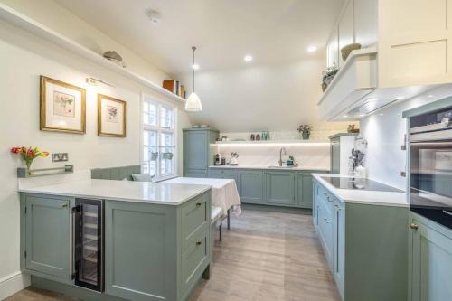Windsor Apartment | Stylish 2 Bed/2 Bath Flat: Child-Friendly in Windsor