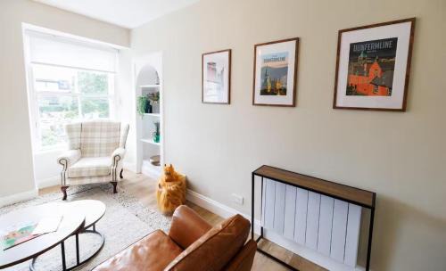 Dunfermline Apartment | Stylish 2-Bed Apartment in the Heritage Quarter