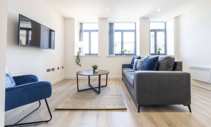 Bradford Apartment | Chic 2-Bed Apartment Steps from City Park, Bradford