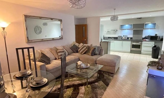The Westside Apartment | Stylish 2 Bed/Bath Apartment with Family-Friendly Amenities