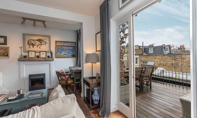 St. Mary's Park Apartment | Stylish 2-Bed Flat with Terrace Near Battersea Park