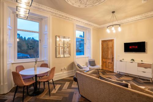 Arniston Apartment | Modern 2-Bed Flat with Free Parking for Family Getaways