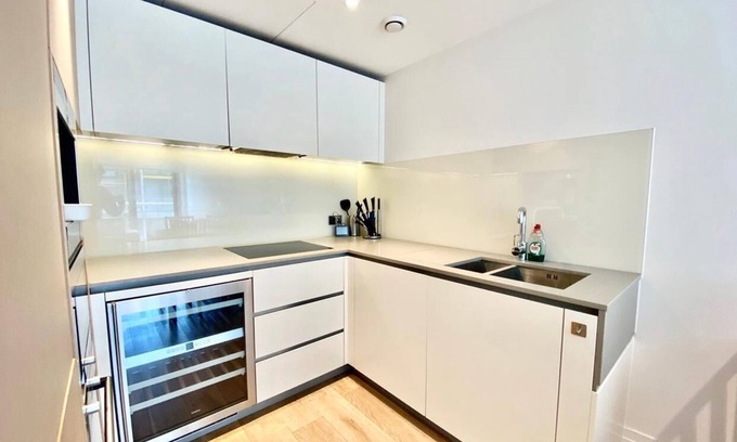 Vauxhall Apartment | Elegant 2 Bed Flats Near US Embassy - Rated 10/10