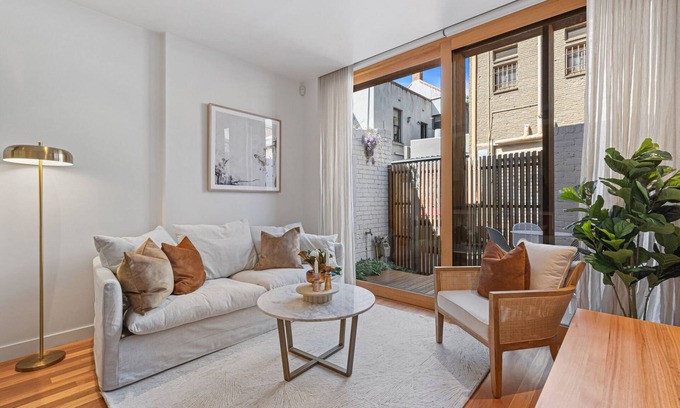 Carlton South House | Elegant 2-Bed Victorian Terrace with Spa & Breakfast
