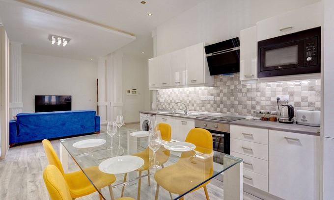 Tower Road Apartment | Modern 2 Bedroom Apartment with Great Amenities in Prime Spot