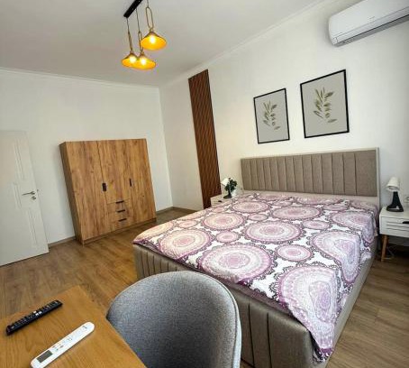 Sofia City Center Apartment | Stylish 2-Bedroom Apartment in Top Center - 5m walk to Metro station Serdika, Sofia statue - 1 FullBath & 1Washroom