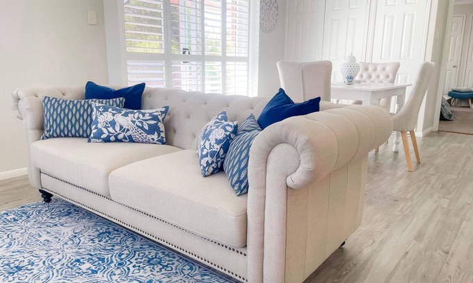 Hodgson Vale House | Elegant 2 Bedroom Guesthouse with Kitchen & Family Appeal