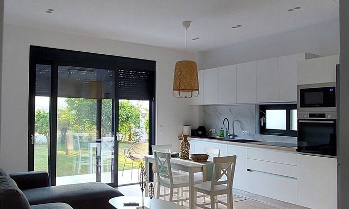 Katakali Cottage | Stylish 2-bedroom apartment. Ideal for a family of 4 or 5; or for two couples.