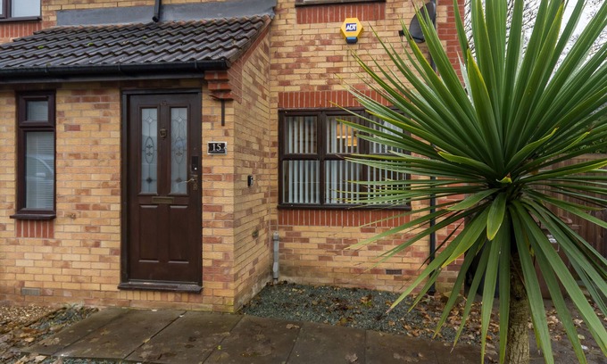 Sheffield House | Modern 2 Bedroom Home in Family-Friendly Sheffield