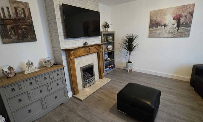 Ecclesfield House | 🏡 Stylish 2-Bedroom retreat near Sheffield Universities & Peak District
