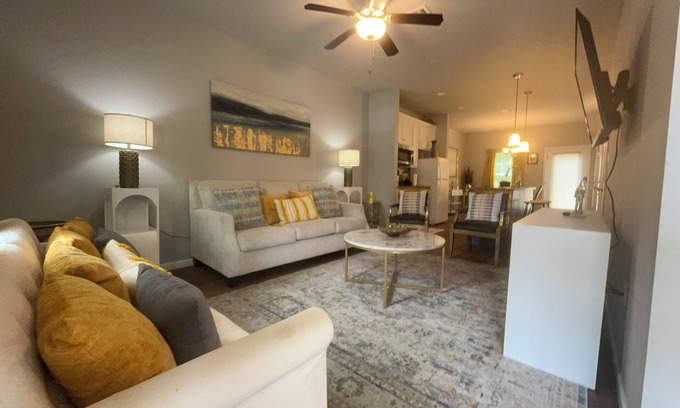 Valdosta Apartment | Stylish 2BR Apartment – Walk to VSU, Short Drive to SGMC