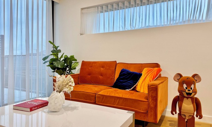 Doncaster East Apartment | Stylish 2BR Apt|Free Parking |close to Westfield