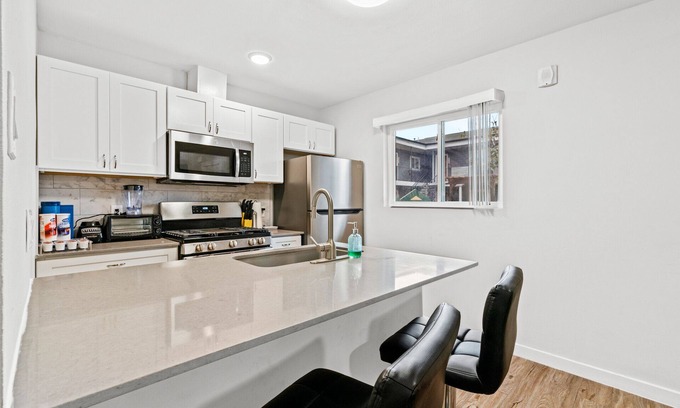 Highland Apartment | Stylish 2BR in Highland Austin TX 2382
