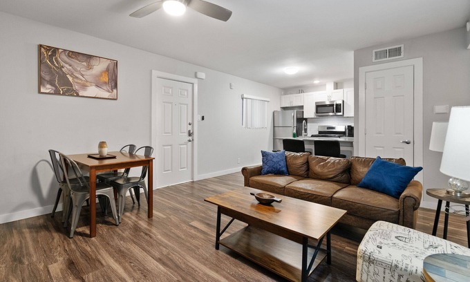 Highland Apartment | Stylish 2BR in Highland Austin TX 7323