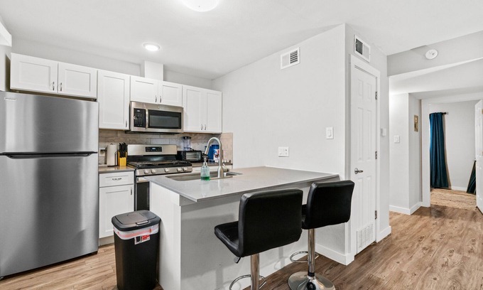 Highland Apartment | Stylish 2BR in Highland Austin TX 0322