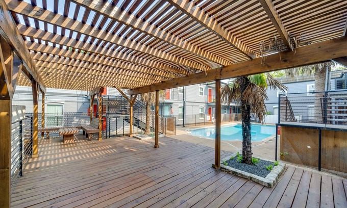 Hyde Park Apartment | Stylish 2BR Near UT Hyde Park with Breakfast Included