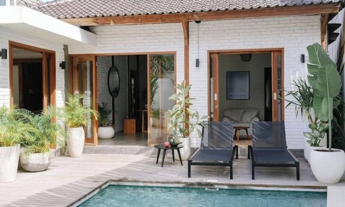 Munggu Villa | Stylish 3-Bdr Villa in Pererenan