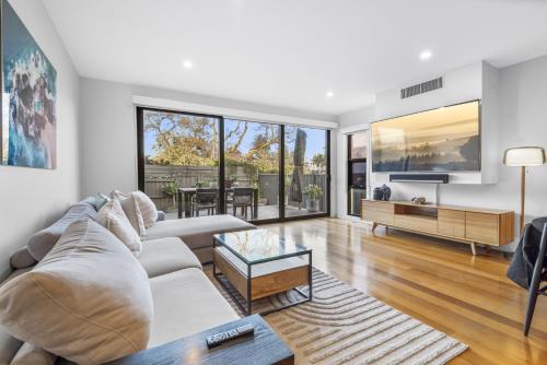 Thornbury House | Stylish 3-Bed Thornbury Stay with Outdoor Lounge