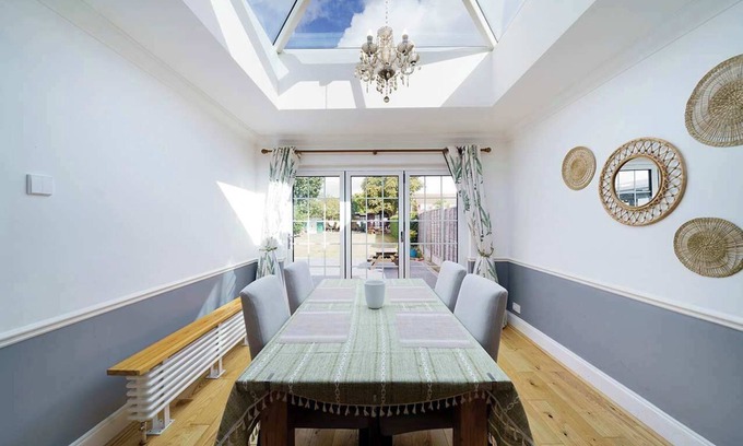 Dagenham House | Stylish 3-Bedroom Bungalow in London