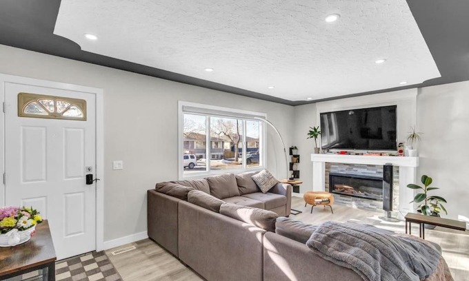 Calgary House | Modern 3-Bedroom Retreat Near Downtown & Airport
