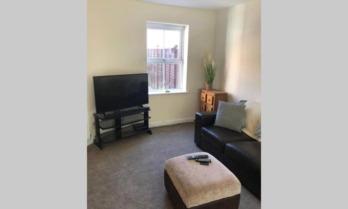 Ashby-de-la-Zouch Villa | Silver Stag: Modern 3-Bedroom Retreat with Parking