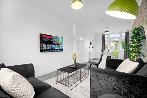 Great Barr House | Family-Friendly 3 Bedroom House with Garden in Great Barr