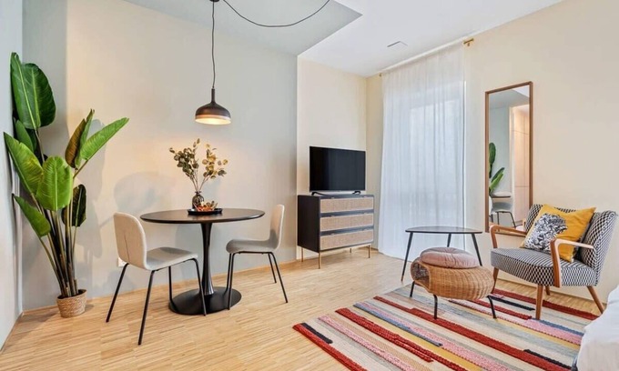 Hollerich Apartment | Convenient Big Studio Near Bus Station with Spa Amenities