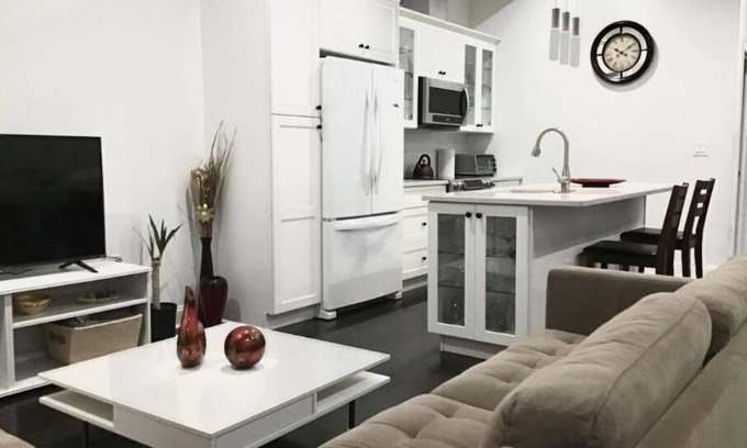 Center City Apartment | Modern 3BD Apartment with Jacuzzi and Spa Amenities