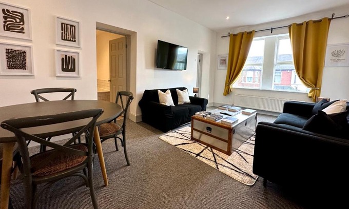 Heaton Apartment | Modern 3-Bed Apartment with Convenient Free Parking