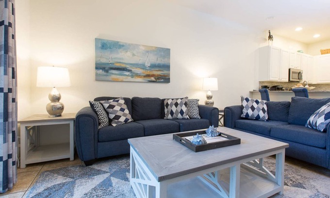 Bahama Bay Apartment | Stylish Beach-Style 3BR Condo with Pool & Spa Amenities