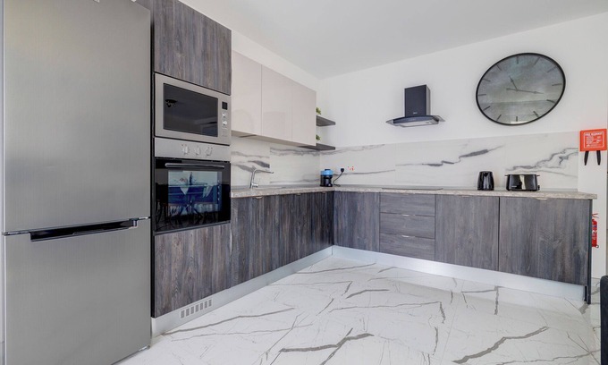 Gzira Apartment | Stylish 3BR Apartment by the Promenade