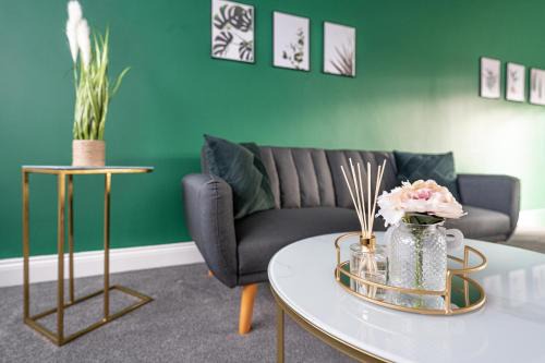 Langley Marish Apartment | Inviting Hideout by Heathrow: Family-Friendly & Top Rated