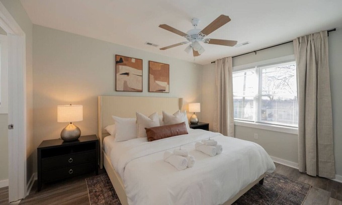 Lynchburg House | *Stylish 3BR Townhouse- Free Wi-Fi + Free Parking*