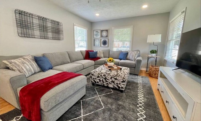 Ridgecrest House | Modern 4-Bedroom Home Near Bryan & College Station