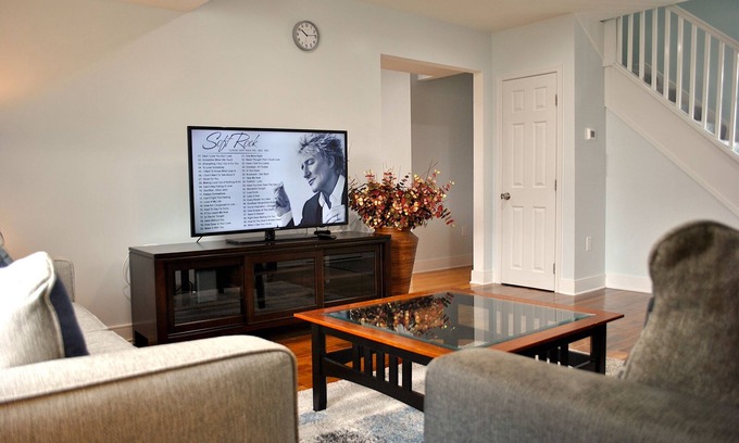 Catonsville House | Stylish 4-Bedroom Retreat with Parking & Pet-Friendly Options