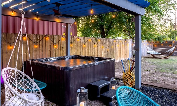 Govalle House | Relaxing Retreat with Heated Pool & Hot Tub in Downtown