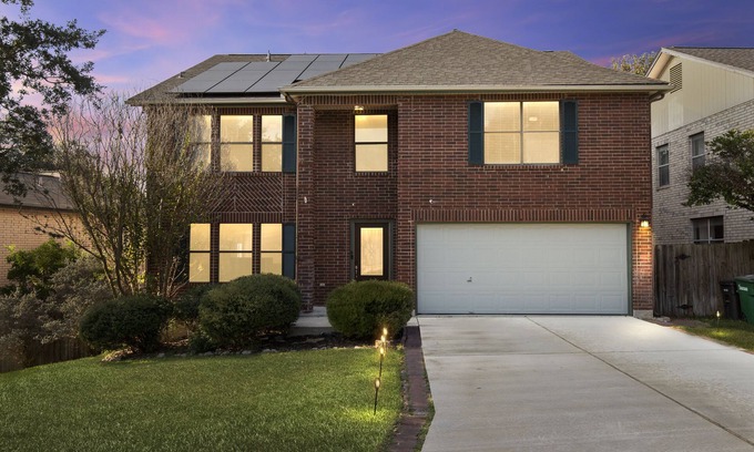 North San Antonio - SAT House | Modern 5 Bedroom House in San Antonio with Game Room