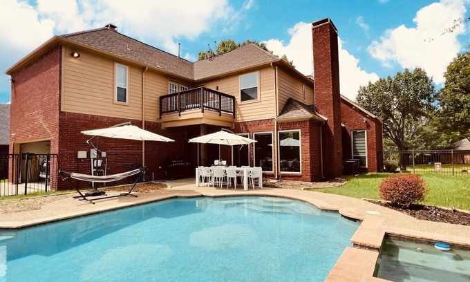 Rowlett House | Modern 5-BR Villa with Pool & Hot Tub, Near Scenic Lake